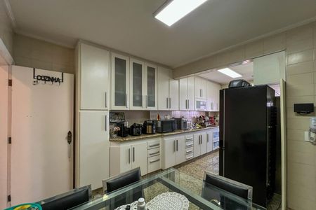 Apartamento à venda com 196m², 4 quartos e 2 vagasCozinha