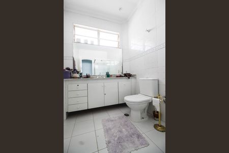 Casa à venda com 700m², 3 quartos e 5 vagasBanheiro da Suíte 1