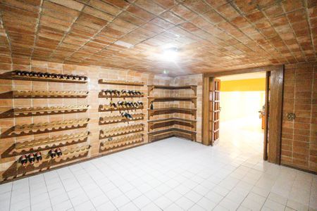 Casa à venda com 700m², 3 quartos e 5 vagasAdega