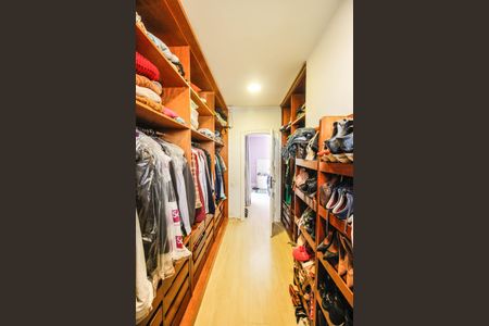 Casa à venda com 700m², 3 quartos e 5 vagasCloset