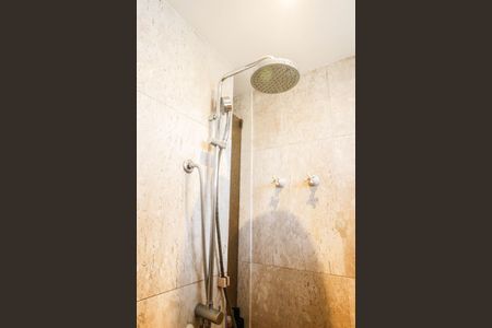 Casa à venda com 700m², 3 quartos e 5 vagasBanheiro da Suíte 2