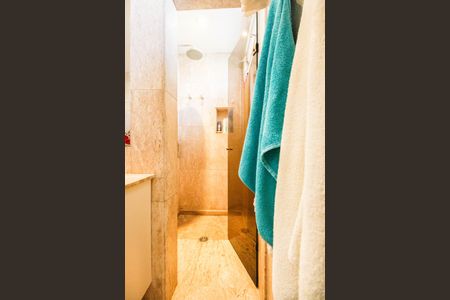 Casa à venda com 700m², 3 quartos e 5 vagasBanheiro da Suíte 2