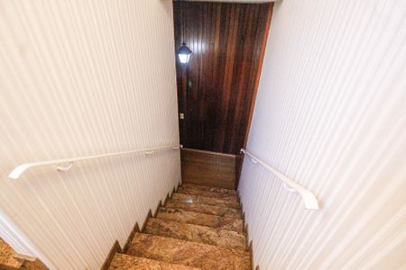 Casa à venda com 700m², 3 quartos e 5 vagasEscada