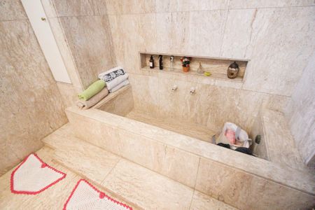 Casa à venda com 700m², 3 quartos e 5 vagasBanheiro da Suíte 2