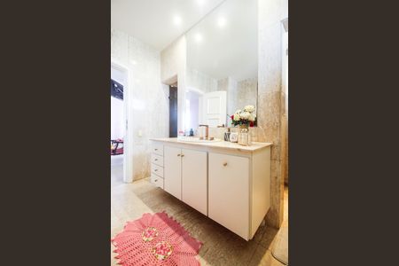 Casa à venda com 700m², 3 quartos e 5 vagasBanheiro da Suíte 2