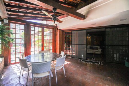 Casa à venda com 700m², 3 quartos e 5 vagasSala de estar