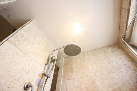 Casa à venda com 700m², 3 quartos e 5 vagasBanheiro da Suíte 2