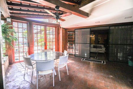 Casa à venda com 700m², 3 quartos e 5 vagasChurrasqueira