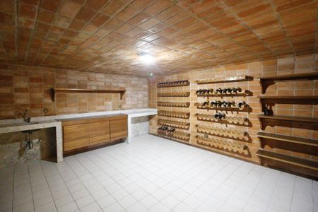 Casa à venda com 700m², 3 quartos e 5 vagasAdega