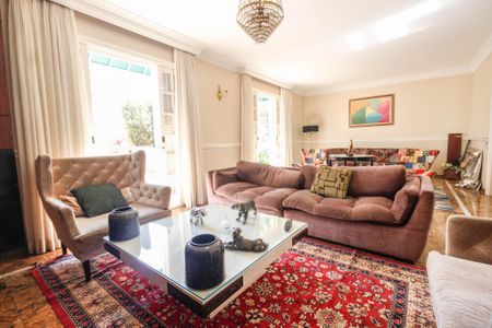 Casa à venda com 700m², 3 quartos e 5 vagasSala