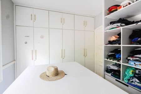 Casa à venda com 700m², 3 quartos e 5 vagasCloset  Suíte 3