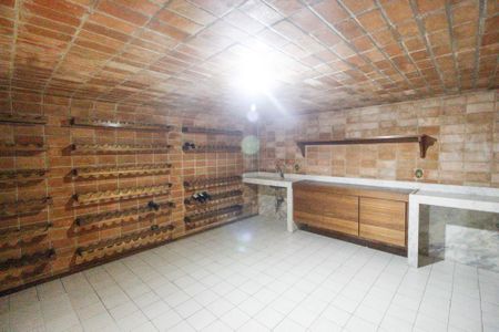 Casa à venda com 700m², 3 quartos e 5 vagasAdega