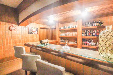 Casa à venda com 700m², 3 quartos e 5 vagasBar