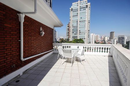 Casa à venda com 700m², 3 quartos e 5 vagasVaranda Suíte 2