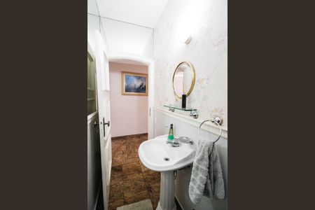 Casa à venda com 700m², 3 quartos e 5 vagasLavabo