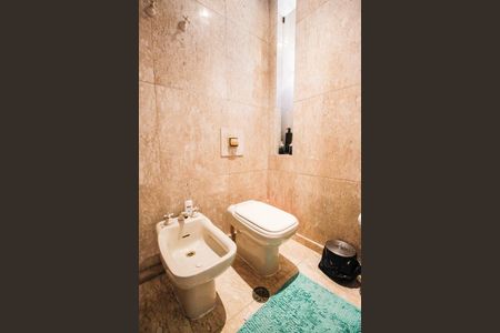 Casa à venda com 700m², 3 quartos e 5 vagasBanheiro da Suíte 2