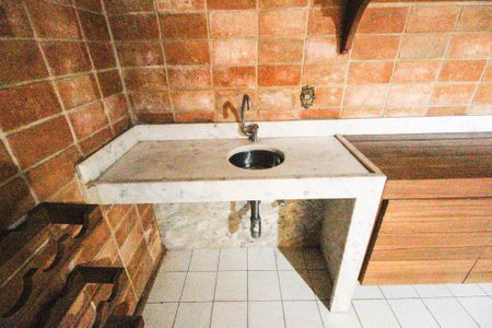 Casa à venda com 700m², 3 quartos e 5 vagasAdega