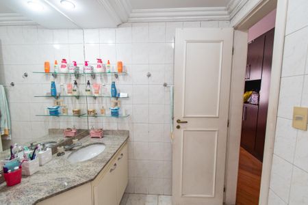 Apartamento à venda com 140m², 3 quartos e 3 vagas Apartamento à venda com 140m², 3 quartos e 3 vagasBanheiro da suíte 2
