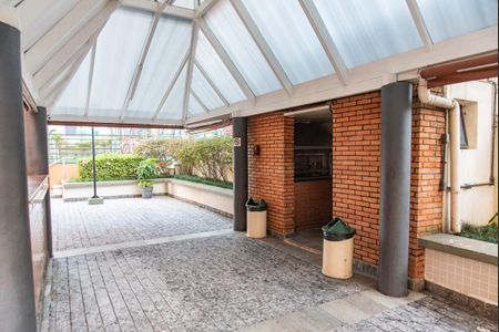 Apartamento à venda com 140m², 3 quartos e 3 vagas Apartamento à venda com 140m², 3 quartos e 3 vagasÁrea comum - Churrasqueira