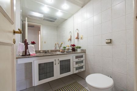 Apartamento à venda com 140m², 3 quartos e 3 vagas Apartamento à venda com 140m², 3 quartos e 3 vagasBanheiro