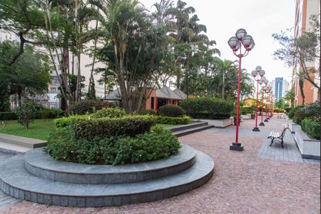 Apartamento à venda com 140m², 3 quartos e 3 vagas Apartamento à venda com 140m², 3 quartos e 3 vagasÁrea comum - Pátio