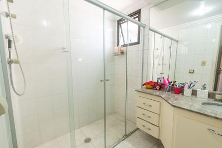 Apartamento à venda com 140m², 3 quartos e 3 vagas Apartamento à venda com 140m², 3 quartos e 3 vagasBanheiro da suíte 2