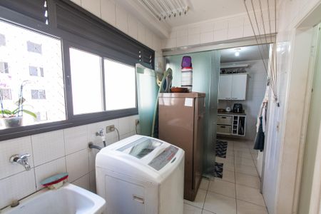 Apartamento à venda com 140m², 3 quartos e 3 vagas Apartamento à venda com 140m², 3 quartos e 3 vagasÁrea de serviço