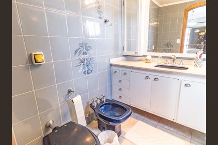 Apartamento à venda com 300m², 4 quartos e 5 vagasBanheiro da Suíte 4