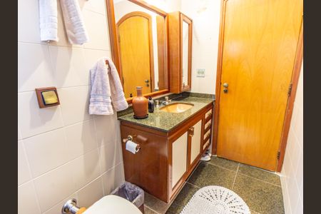 Apartamento à venda com 300m², 4 quartos e 5 vagasBanheiro da Suíte 3