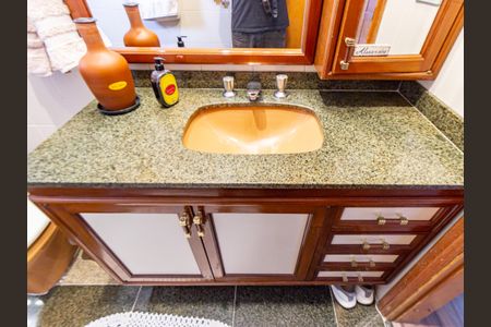 Apartamento à venda com 300m², 4 quartos e 5 vagasBanheiro da Suíte 3