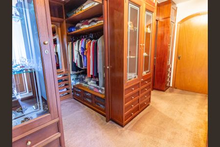 Apartamento à venda com 300m², 4 quartos e 5 vagasSuíte 1 - Closet