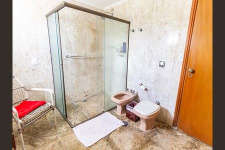 Apartamento à venda com 300m², 4 quartos e 5 vagasBanheiro da Suíte 1