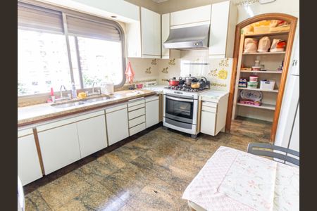 Apartamento à venda com 300m², 4 quartos e 5 vagasCozinha