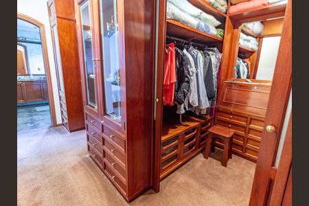 Apartamento à venda com 300m², 4 quartos e 5 vagasSuíte 1 - Closet