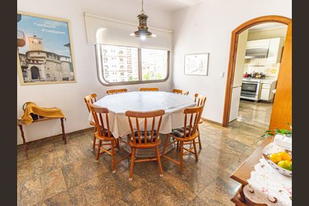 Apartamento à venda com 300m², 4 quartos e 5 vagasCopa