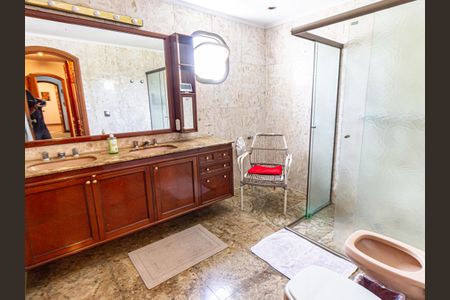 Apartamento à venda com 300m², 4 quartos e 5 vagasBanheiro da Suíte 1