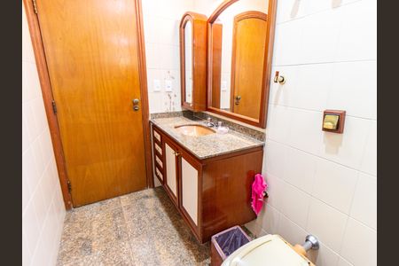 Apartamento à venda com 300m², 4 quartos e 5 vagasBanheiro da Suíte 2
