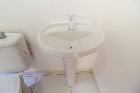 Casa de condomínio para alugar com 55m², 2 quartos e 1 vagaBanheiro