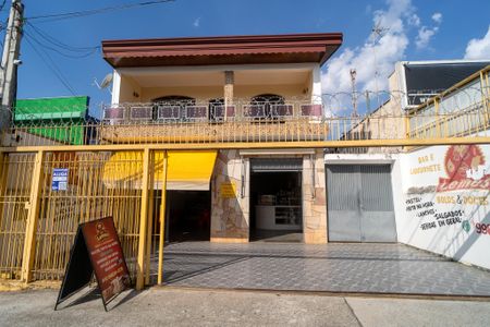 Casa para alugar com 260m², 3 quartos e 4 vagas Casa para alugar com 260m², 3 quartos e 4 vagasFachada