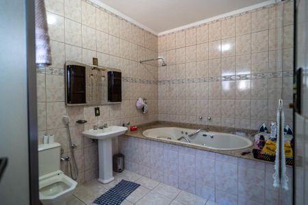 Casa para alugar com 260m², 3 quartos e 4 vagas Casa para alugar com 260m², 3 quartos e 4 vagasBanheiro da Suíte