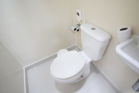 Apartamento à venda com 147m², 4 quartos e 2 vagas Apartamento à venda com 147m², 4 quartos e 2 vagasBanheiro de Serviço