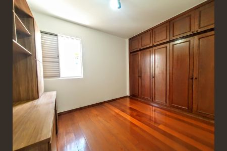 Apartamento à venda com 142m², 4 quartos e 2 vagasQuarto 2