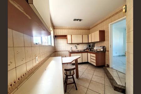 Apartamento à venda com 142m², 4 quartos e 2 vagasCozinha