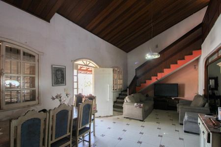 Casa à venda com 530m², 6 quartos e 4 vagasSala