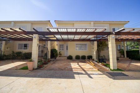 Casa de condomínio para alugar com 158m², 3 quartos e 2 vagas Casa de condomínio para alugar com 158m², 3 quartos e 2 vagasFachada