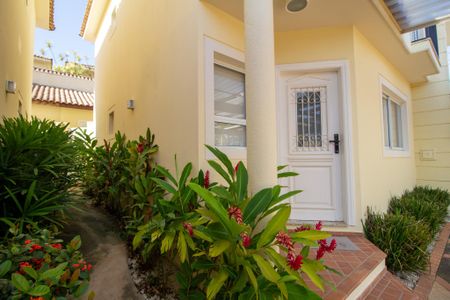 Casa de condomínio para alugar com 158m², 3 quartos e 2 vagas Casa de condomínio para alugar com 158m², 3 quartos e 2 vagasFachada