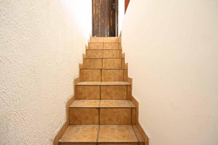 Casa para alugar com 120m², 3 quartos e 2 vagas Casa para alugar com 120m², 3 quartos e 2 vagasEscada