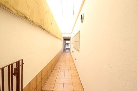 Casa para alugar com 120m², 3 quartos e 2 vagas Casa para alugar com 120m², 3 quartos e 2 vagasCorredor lateral