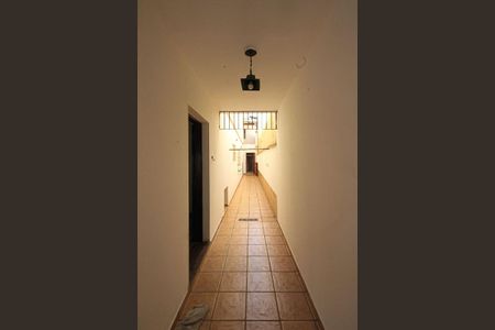 Casa para alugar com 120m², 3 quartos e 2 vagas Casa para alugar com 120m², 3 quartos e 2 vagasCorredor lateral