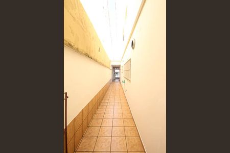 Casa para alugar com 120m², 3 quartos e 2 vagas Casa para alugar com 120m², 3 quartos e 2 vagasCorredor lateral